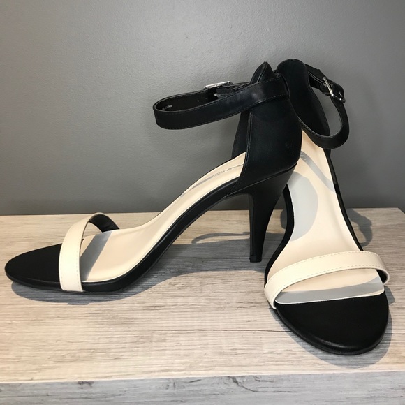 Black & White Heels - Picture 2 of 4